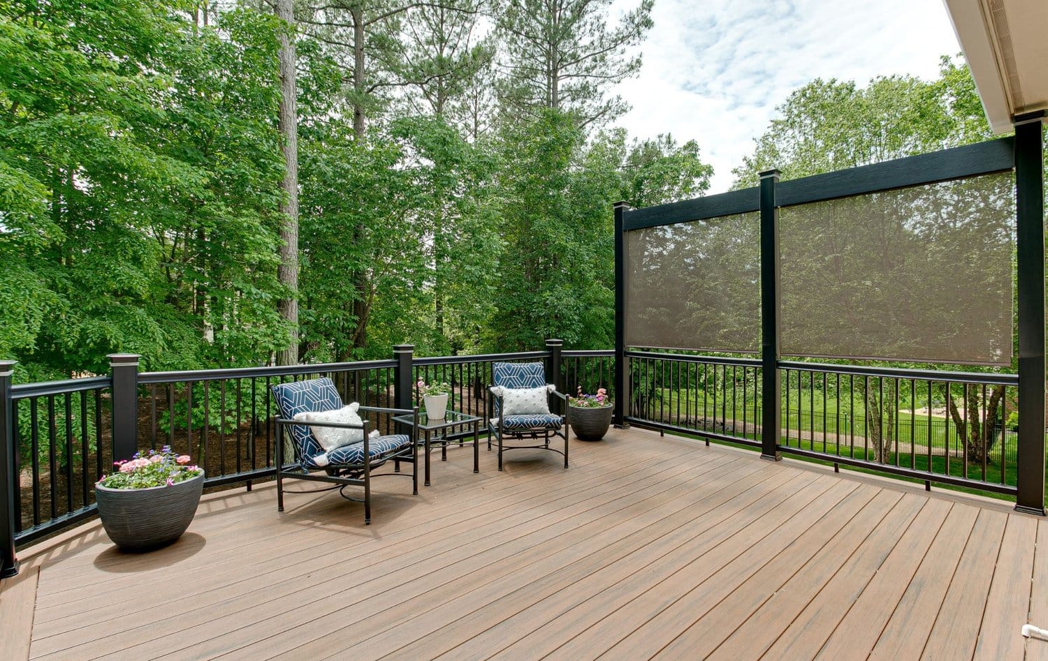 5 Must-Have Features Every Home Deck Needs